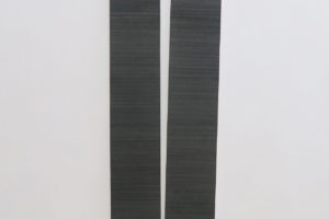 Disjonction #1, 2019, graphite sur papier marouflé sur bois, 220 x 55 x 4 cm